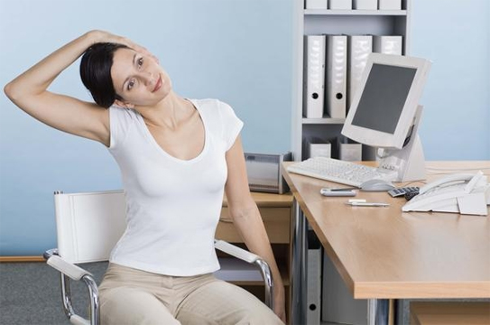 5 bài tập giảm đau cổ vai gáy cho 'dân' văn phòng - ảnh 1
